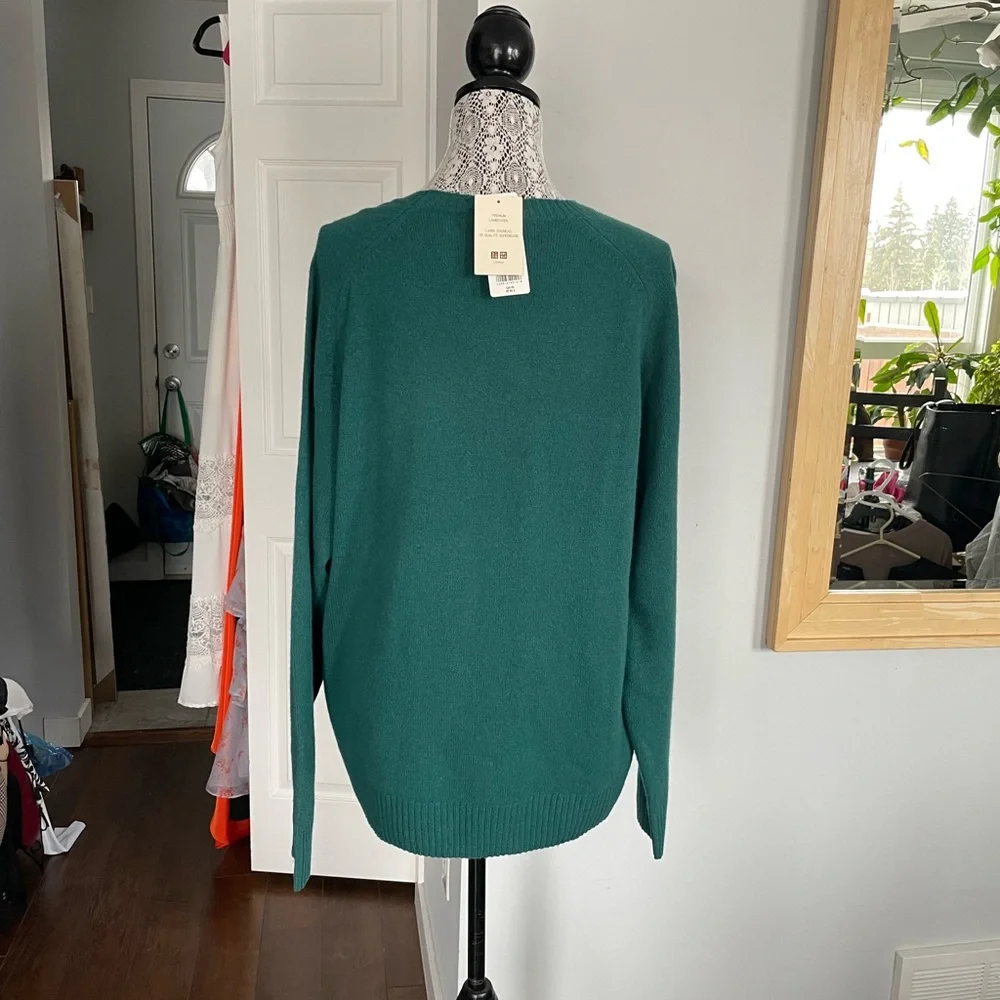 🍀 NWT 💯 Premium Lambswool UniQlo Crew Neck Knit Sweater. XL - Picture 3 of 6